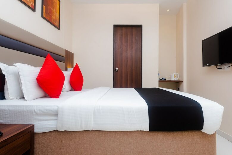 Hotel Capital O 29704 Regal International