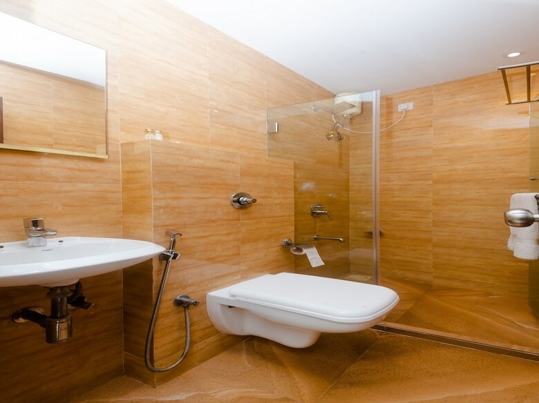 Hotel Capital O 29704 Regal International