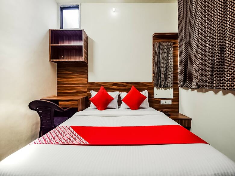 Hotel Oyo 30911 Eleven 43 Suites