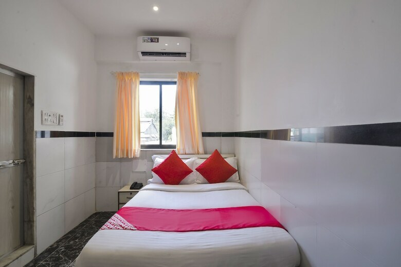 Hotel Oyo 24337 Akshaya Lodging