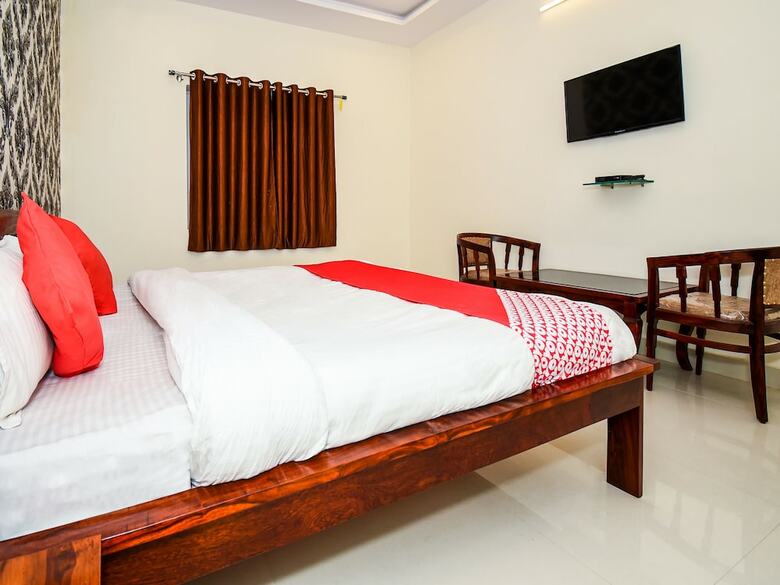 Hotel Oyo 28740 Empire Greens