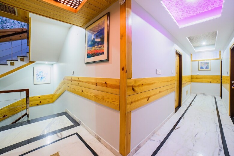 Hotel Oyo 38172 The Lodge