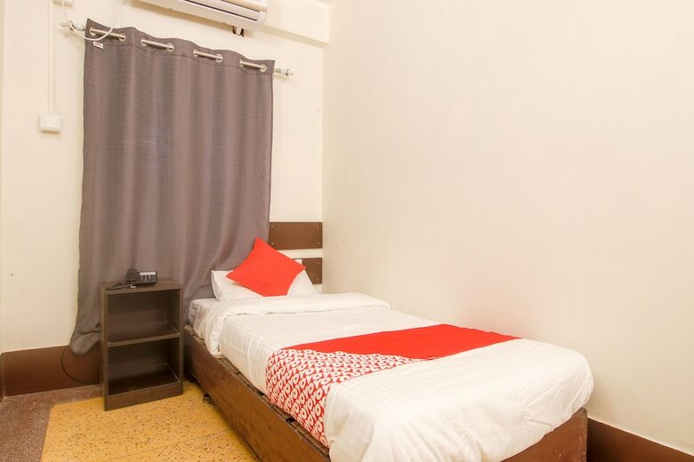 Hotel Oyo 22421 Indiraj