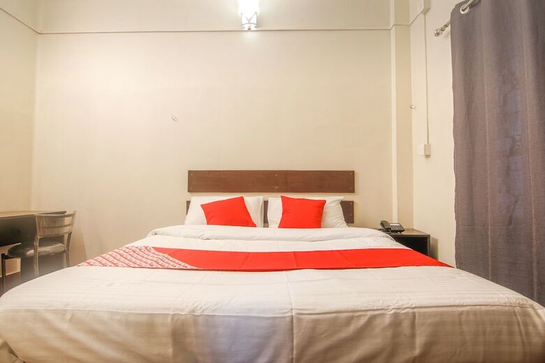 Hotel Oyo 22421 Indiraj