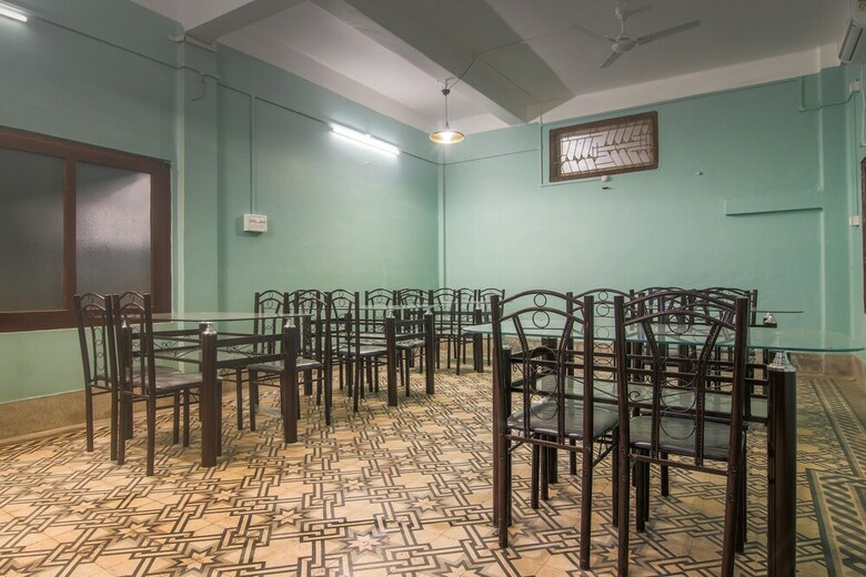 Hotel Oyo 22421 Indiraj