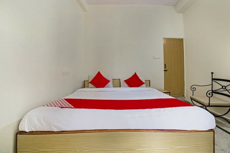 Oyo 30231 Hotel Anshu