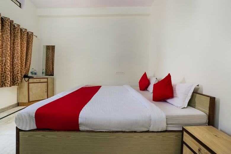 Oyo 30231 Hotel Anshu