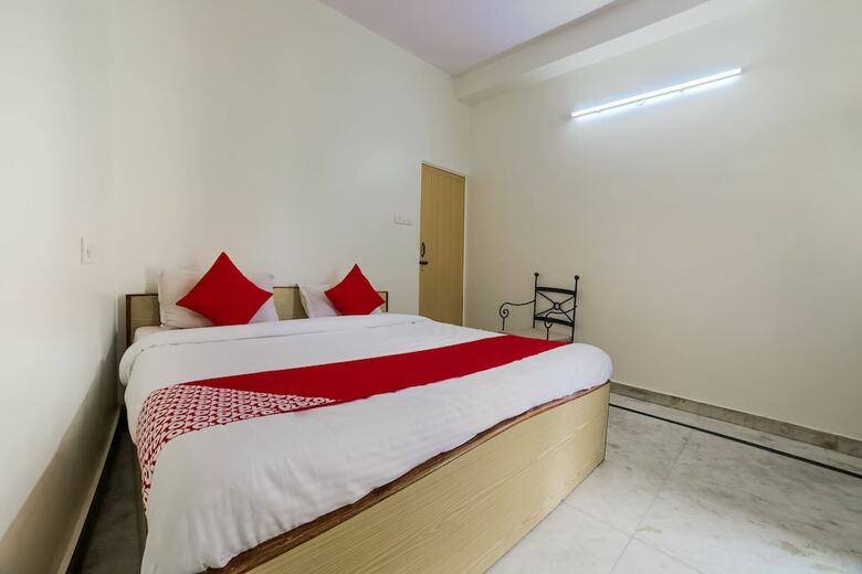 Oyo 30231 Hotel Anshu