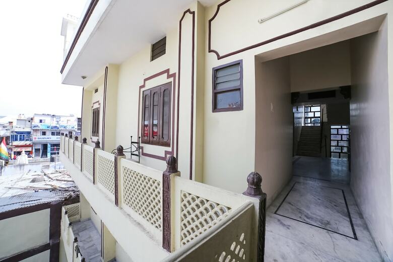 Oyo 30231 Hotel Anshu