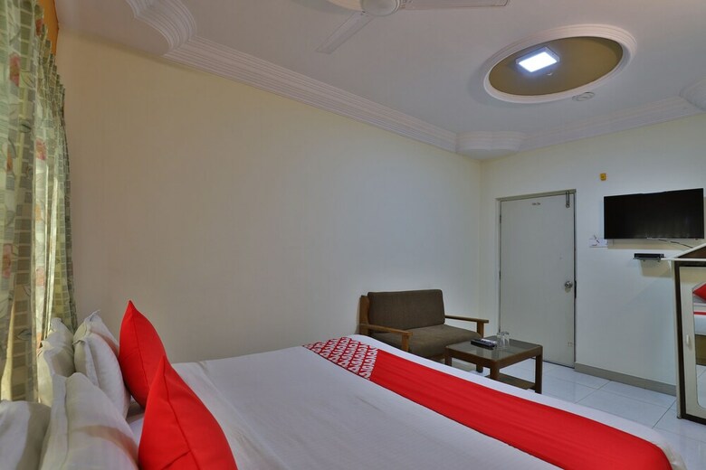 Oyo 27897 Hotel The Grand Bansi