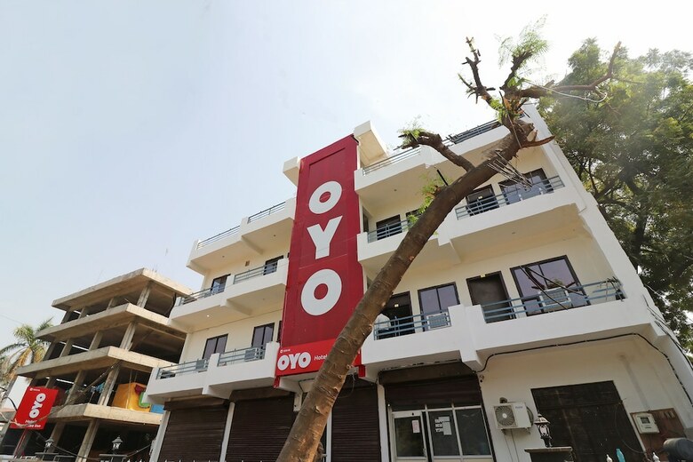 Hotel Oyo 18848 Paradise Inn