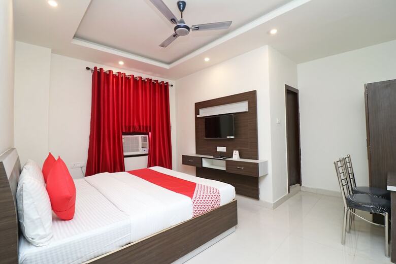 Hotel Oyo 18848 Paradise Inn