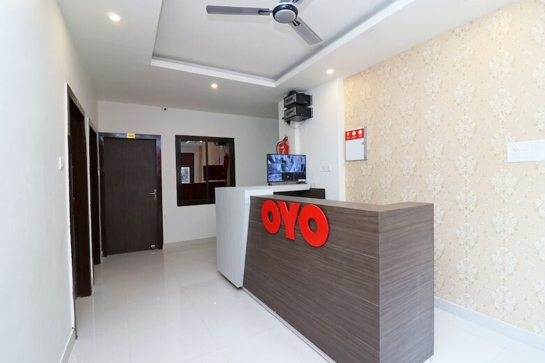 Hotel Oyo 18848 Paradise Inn