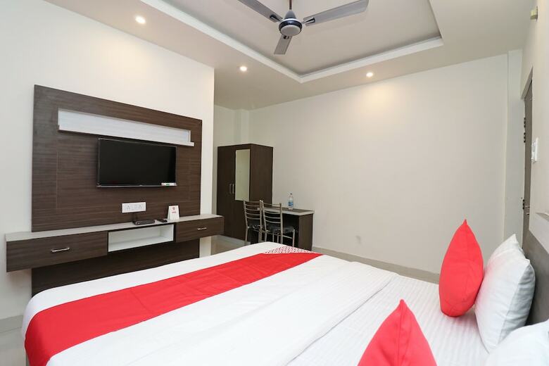 Hotel Oyo 18848 Paradise Inn