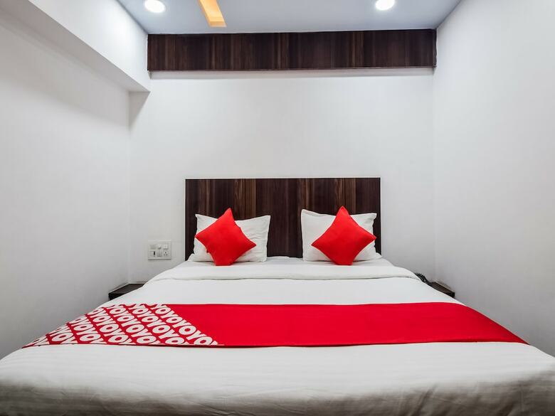 Hotel Oyo 29111 Tak International