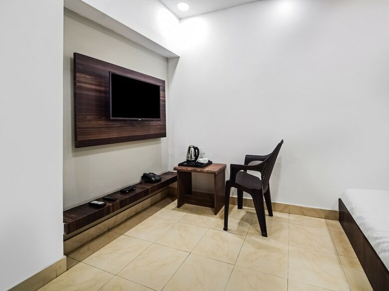 Hotel Oyo 29111 Tak International