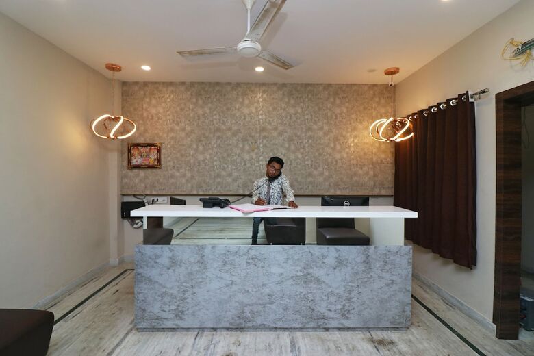 Hotel Oyo 23639 Krishna Plaza