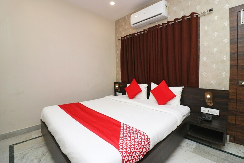 Hotel Oyo 23639 Krishna Plaza