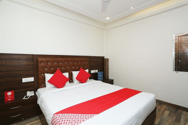 Hotel Oyo 28614 Bless Inn