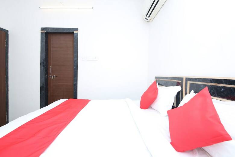Oyo 26738 Hotel Supreet
