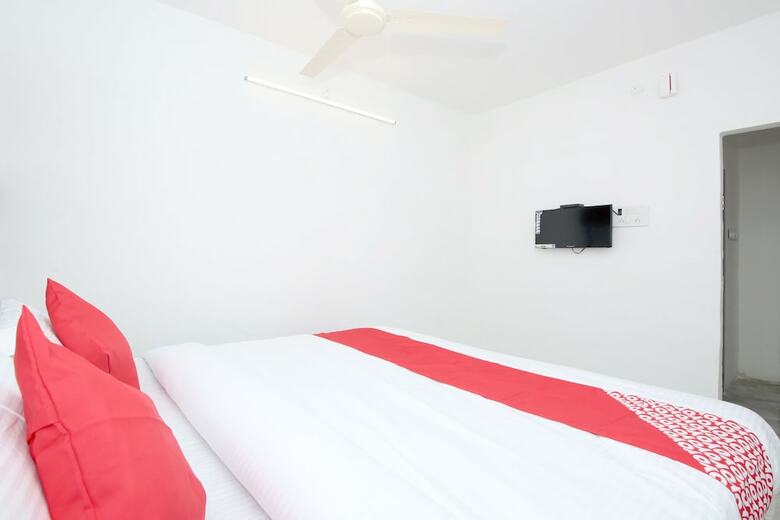 Oyo 26738 Hotel Supreet