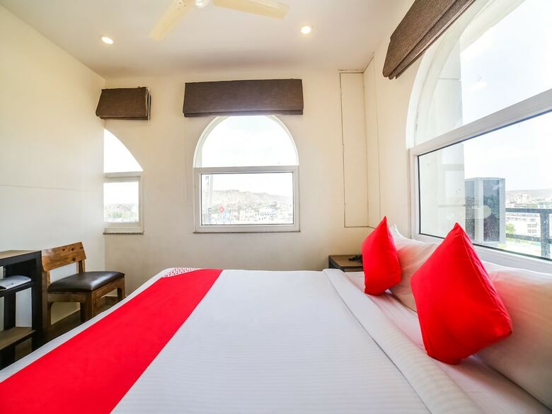 Oyo 29691 Hotel Avalon