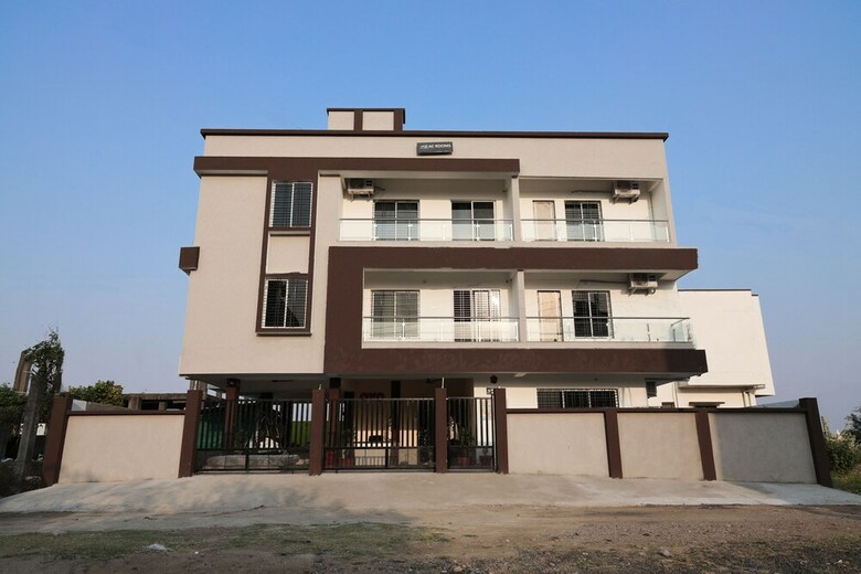 Hotel Oyo 30905 Uk Villa