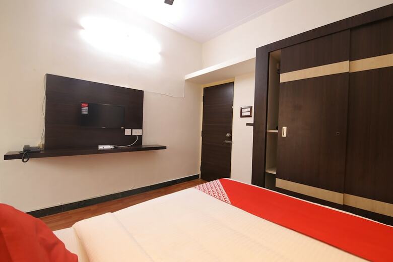 Hotel Oyo 28093 Royal Sand
