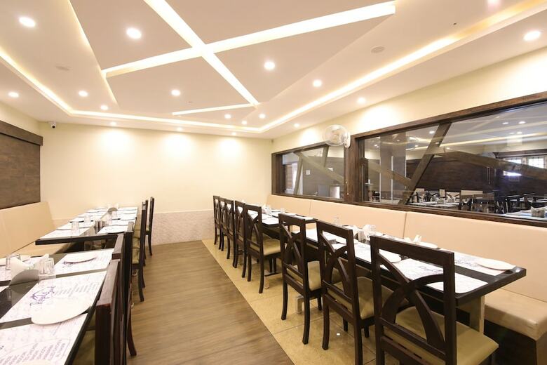 Hotel Oyo 28093 Royal Sand