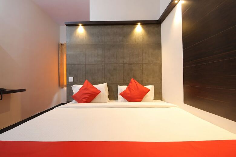 Hotel Oyo 28093 Royal Sand