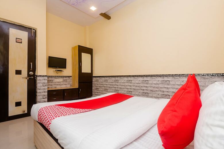 Oyo 29550 Hotel Nivara