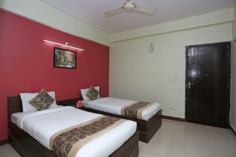 Oyo Flagship 26480 Hotel Nisa