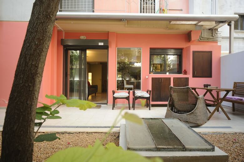 Koukaki Garden Escape Child Friendly Apartment