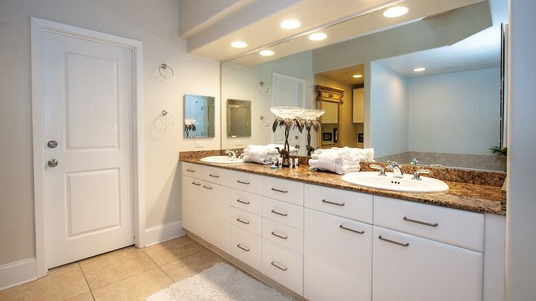 Pristine Corner Condo - Unit Crb0202