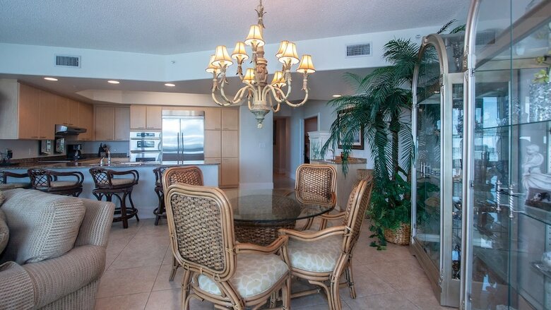 Pristine Corner Condo - Unit Crb0202