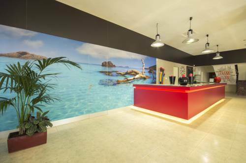 Hotel Azuline Pacific
