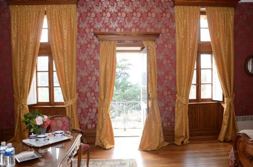 Bed & Breakfast Chateau D'urbilhac