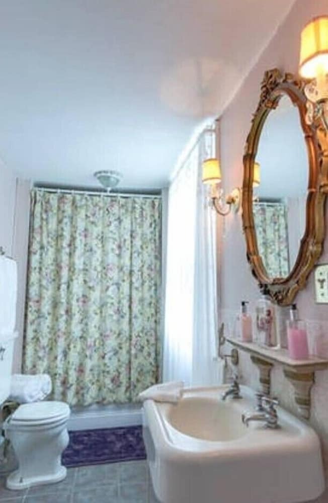 Bed & Breakfast Walden Inn And Suites