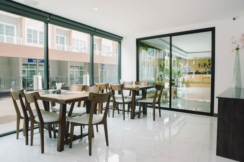 Peppery Hills Hotel