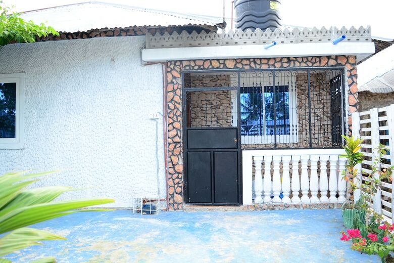 Bed & Breakfast Fakhwa Beach House