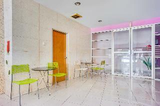 Motel Spot On 2214 Wisma Jampea