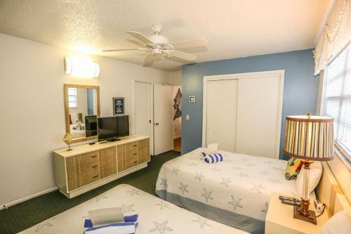 5583 Estero Blvd Iguana Mama's Beach House