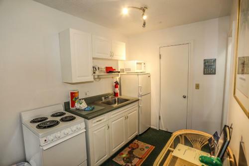 5583 Estero Blvd Iguana Mama's Beach House