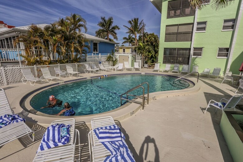 Kona Beach Club 308