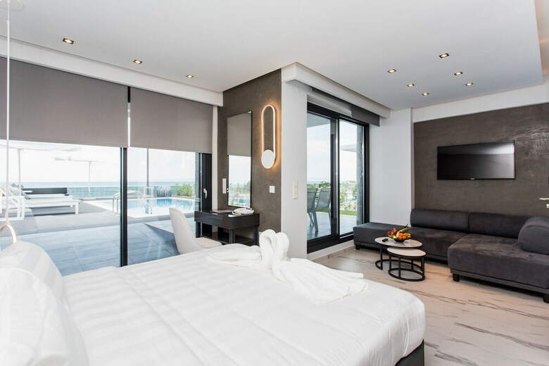 Hotel Crystal Villas & Suites