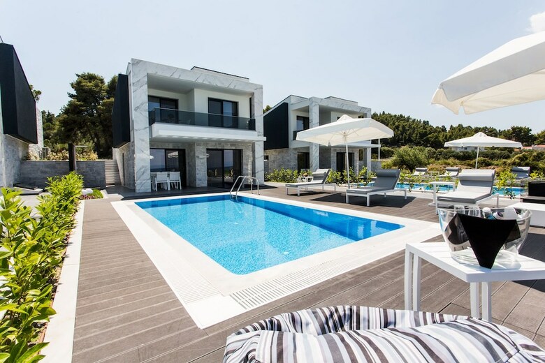 Hotel Crystal Villas & Suites