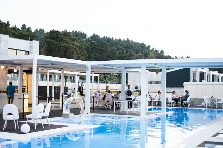 Hotel Crystal Villas & Suites