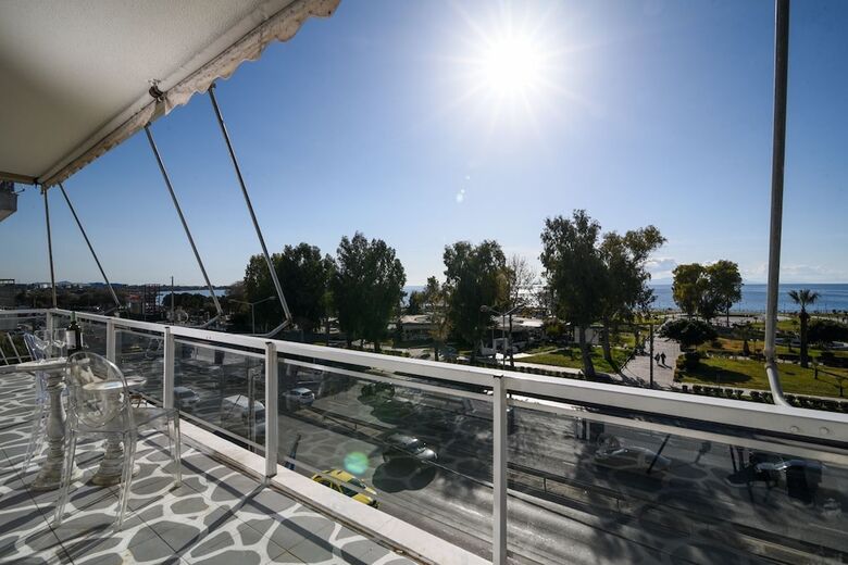 142m� Homm Bright Alimos Apartment With Marina View