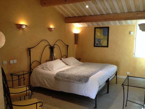 Hotel H�tel Lou Cale� Restaurant Le Rocher Des Abeilles