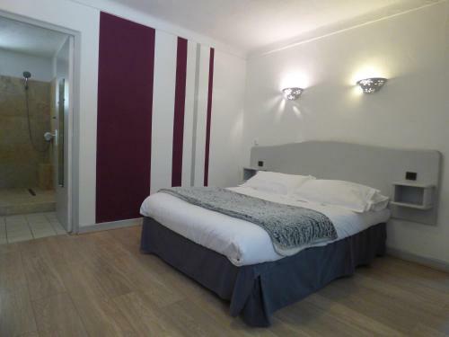Hotel H�tel Lou Cale� Restaurant Le Rocher Des Abeilles